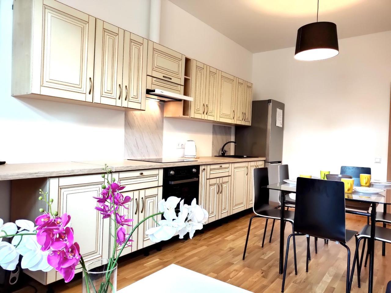 Brivibas Center Apartments Riga Ngoại thất bức ảnh
